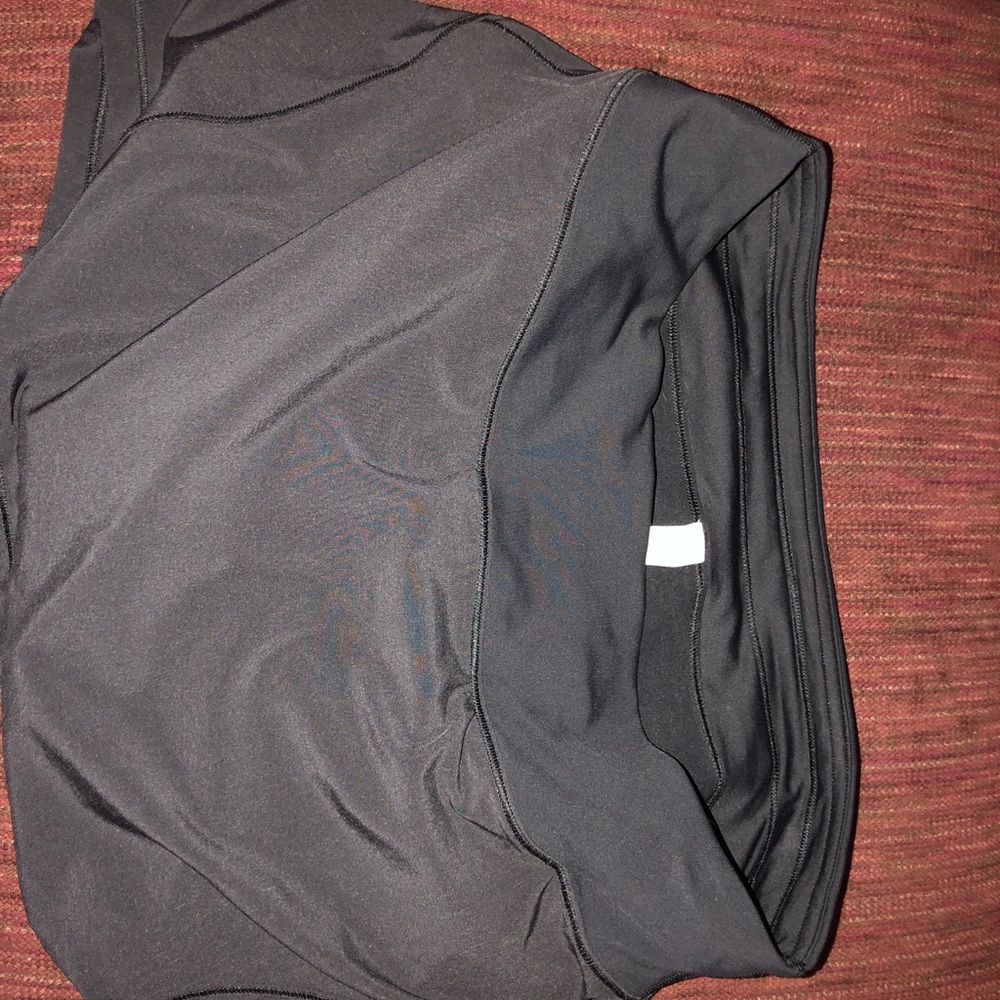 Lululemon Black skort in size 6
